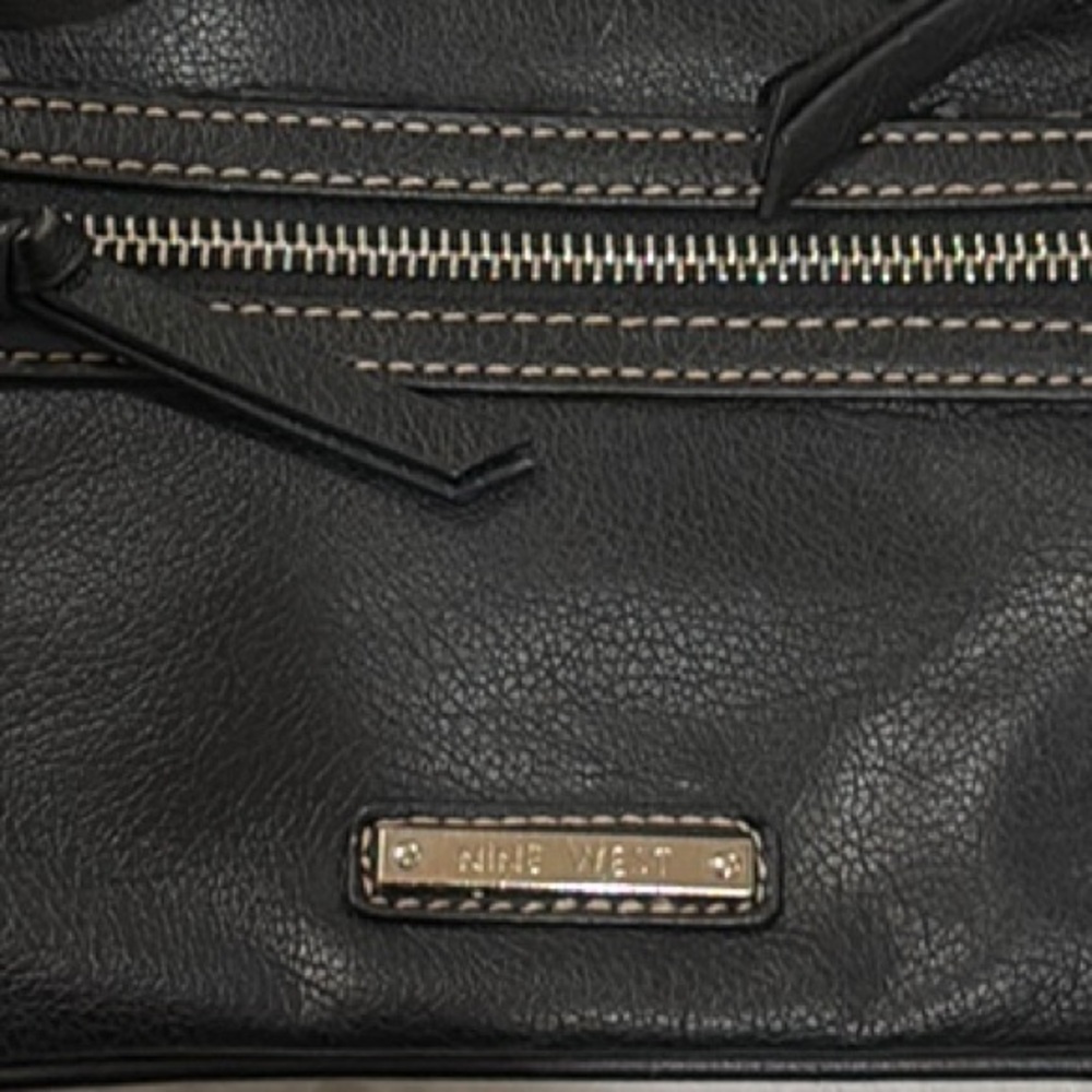 NINE WEST Black Crossbody Bag with Adjustable Strap and Multiple Compartments